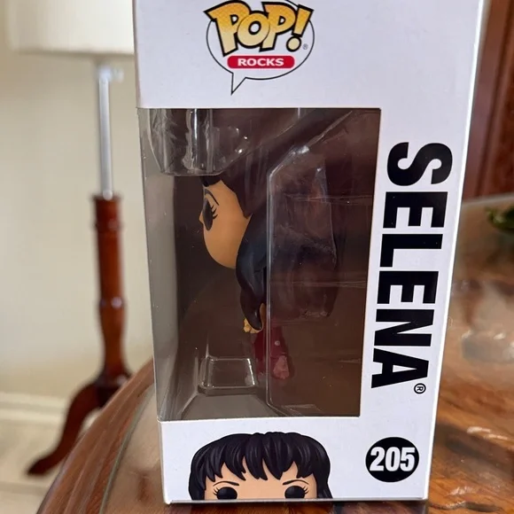 Funko Pop Selena in Sparkling Red Outfit - Picture 6 of 9